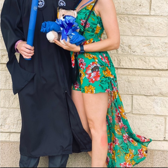 Guess shorts romper. Size 2 - Picture 2 of 2